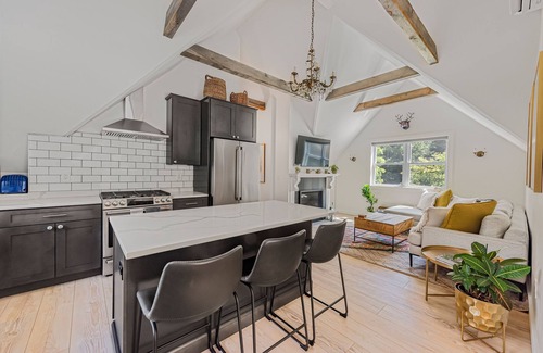 Woodstock House | "Blissful Retreat" Elegant , Charming & Peaceful