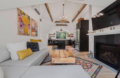 Woodstock House | "Blissful Retreat" Elegant , Charming & Peaceful