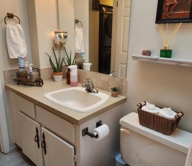 Fleetwood House | Blissful room with AC