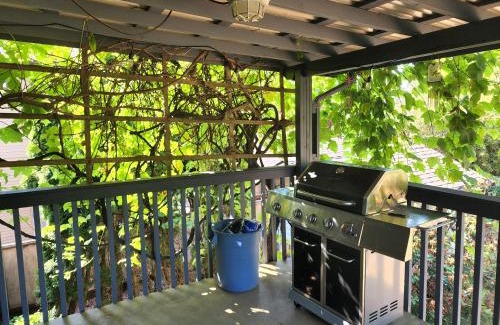 Fleetwood House | Blissful room with AC
