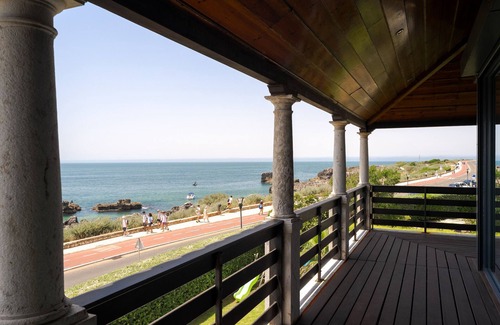 Cascais Villa | Blissful Seafront Cascais