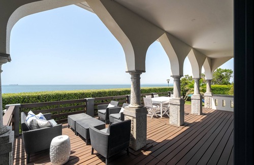 Cascais Villa | Blissful Seafront Cascais