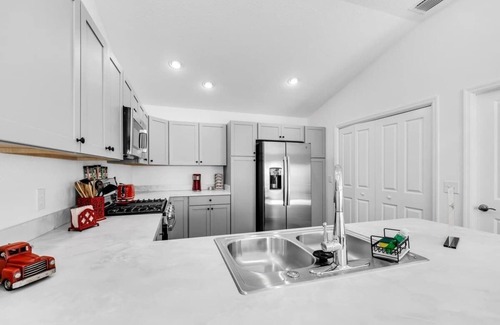 Okahumpka House | Blissful Village Bungalow 2BR-2BA with Cart & Membership