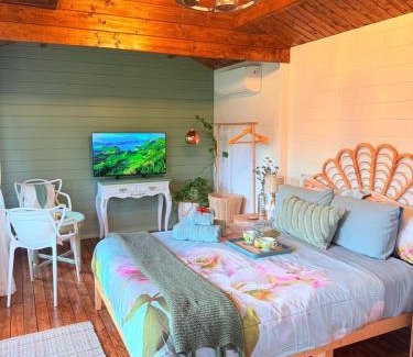 Wentworthville House | Blissful Wooden Haven - complete place is yours 5 min drive or train from parramatta