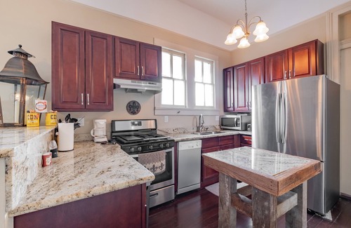 Mid-City House | Block From Streetcar To Jazz Fest and French Quarter