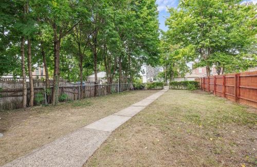 Bloomfield Apartment | Bloomfield, Shadyside !2 Modern and Spacious Two Bedroom Apt with Free Parking