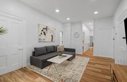 Bloomfield Apartment | Bloomfield, Shadyside !2 Modern and Spacious Two Bedroom Apt with Free Parking