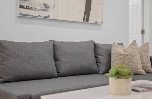 Bloomfield Apartment | Bloomfield, Shadyside !2 Modern and Spacious Two Bedroom Apt with Free Parking