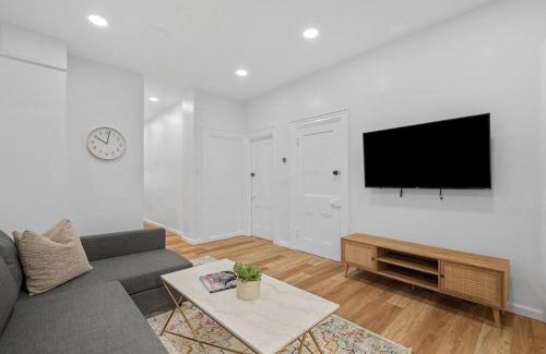 Bloomfield Apartment | Bloomfield, Shadyside !2 Modern and Spacious Two Bedroom Apt with Free Parking
