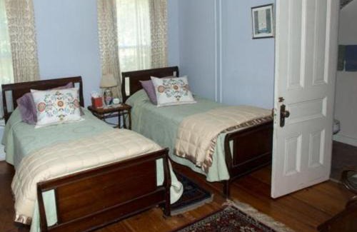 Shelburne Falls House | Blooming Inn Shelburne Falls
