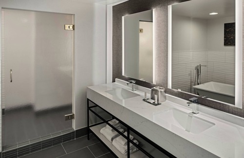 Normal Hotel | Bloomington-Normal Marriott Hotel & Conference Center