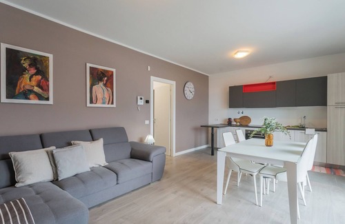 Aurogna Apartment | Blooms by the Lake