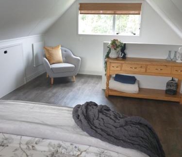 Motueka House | Blue Bell Cottage. Serene luxury farmstead