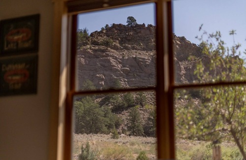 Salida House | Blue Bottle Trout Camp and Cottage- Gold Medal Fly Fishing on the Arkansas!