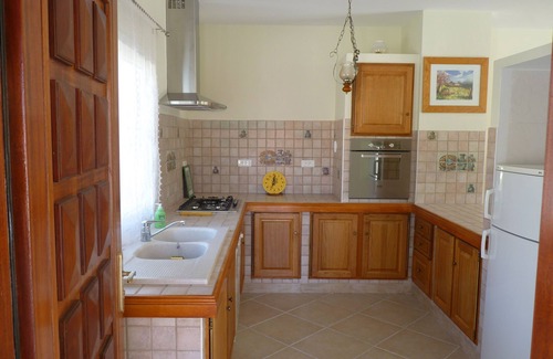 Gignac-la-Nerthe Villa | Blue cottage Cote 'LOU PITCHOUN'