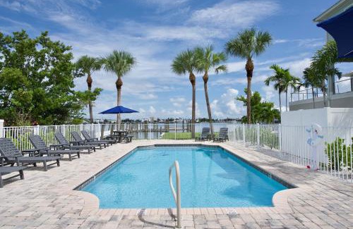 Fort Myers Beach House | Blue Dolphin by Sun Palace Vacations