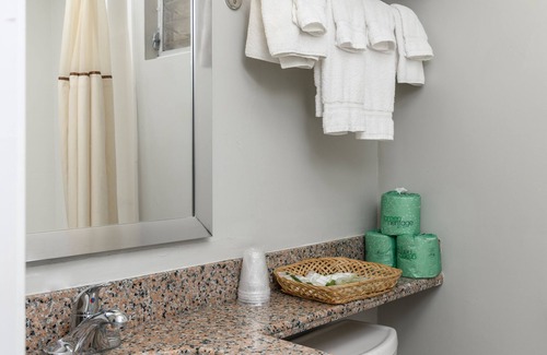 North Eastham Hotel | Blue Dolphin Inn