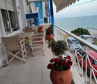 Nea Moudania Apartment | Blue Dolphins Apartment