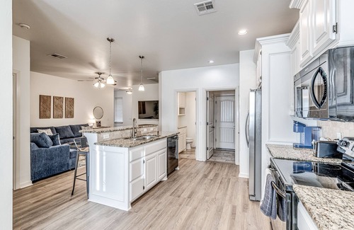 South Oklahoma City House | Blue Haven Home - Sleeps 12