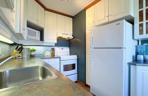 Dashwood Cottage | Blue Haven-Lakefront, Sunset Deck, private stairs