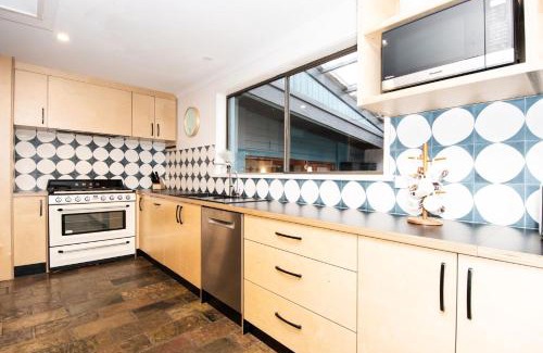 McCrae House | Blue Haven Pet Friendly Retreat