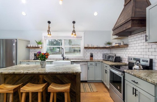 Black Mountain House | Blue Heron Bungalow 5 Min to Downtown Black Mtn