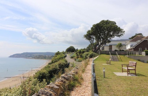 Sandown Apartment | Blue Horizon