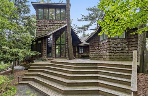 Shelby House | Blue Horizon Private Lake MI Frontage