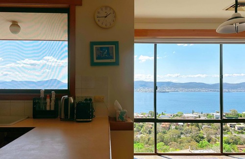 Sandy Bay House | Blue Horizon Retreat - Close to CBD&Airport