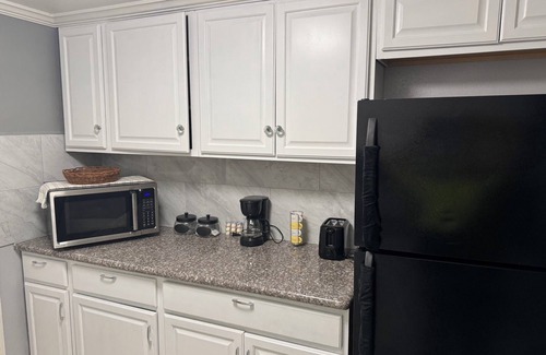 Sulphur Springs House | Blue house Charming 2-bedroom estate with WiFi, AC in beautiful Tampa