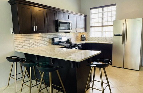 Estate Mount Pleasant West Apartment | Blue House East at the Botanical Gardens