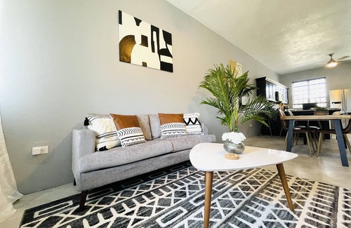 Estate Mount Pleasant West Apartment | Blue House East at the Botanical Gardens
