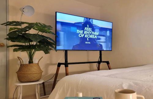 Seocho-gu Villa | Blue house Gangnam #cozy#Airporttransport#Sights#Tourist Spot 7minutes ,사당 블루하우스 도보 1분