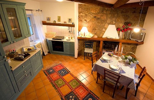 Bagnoregio House | Blue House near Bagnoregio-overlooking the Umbrian Mountains and Tiber Valley