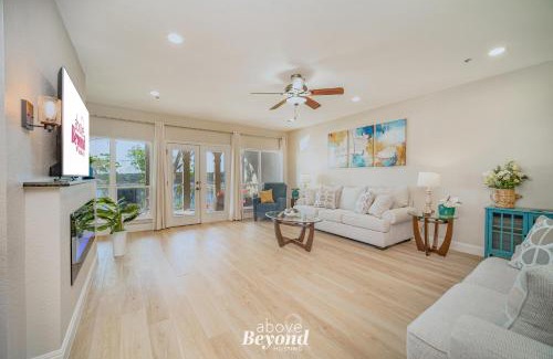 Highland Lake Estates House | Blue Hues & Lake Views