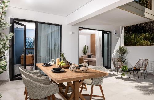 Makrys Tichos Apartment | Blue Island Luxury Apartment