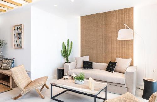 Makrys Tichos Apartment | Blue Island Luxury Apartment