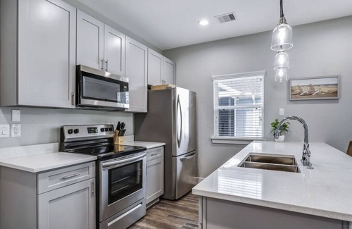 Clear Lake Shores Apartment | Blue Ivory: Central Haven