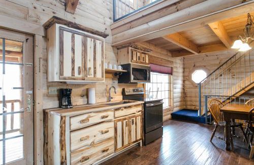 Millersburg House | Blue Jays Nest Cabin by Amish Country Lodging