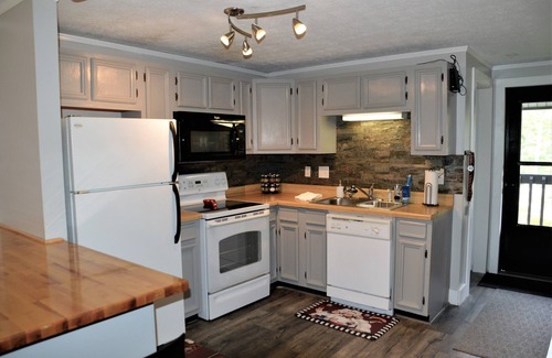 Claysburg Condo | Blue Knob! Get-Away Chalet: King bed/2BR/2BA Hot tub/Pool/Sauna/Golf/Bike/AC