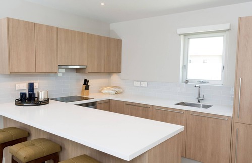 Calvigny Condo | Blue Lace - 2 Bed Luxury Suite with Ocean and Pool View