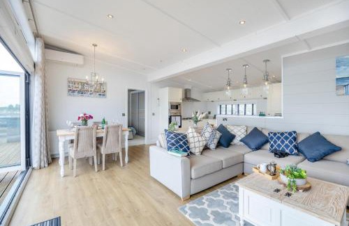 Frognall House | Blue Lagoon