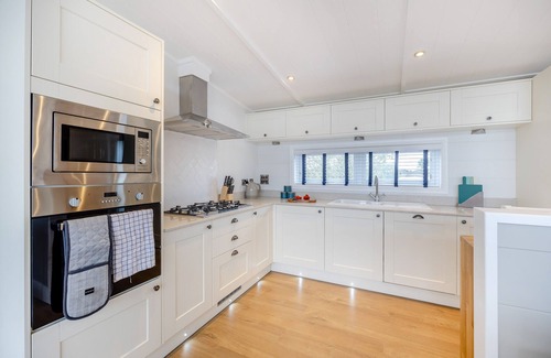 Frognall House | Blue Lagoon - Two Bedroom House, Sleeps 4