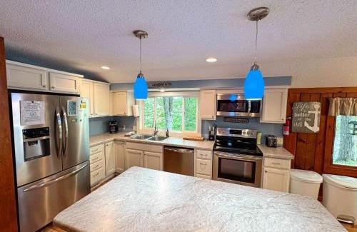 Minocqua House | Blue Lake Cottage - 10 Minutes to Minocqua