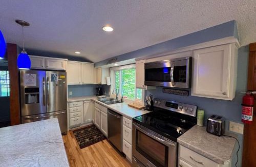 Minocqua House | Blue Lake Cottage - 10 Minutes to Minocqua