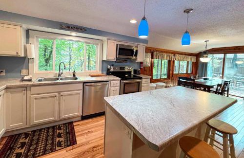 Minocqua House | Blue Lake Cottage - 10 Minutes to Minocqua