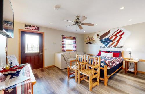 Murphysboro House | Blue Line Resort Cabin #3
