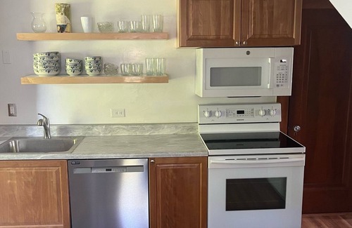 Magnolia Apartment | Blue Magnolia - A quiet apartment in a quaint Gloucester MA village