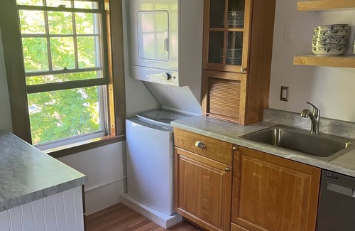 Magnolia Apartment | Blue Magnolia - A quiet apartment in a quaint Gloucester MA village