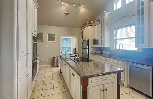 Isla Del Sol House | Blue Moon | Waterfront Home near the Beach.